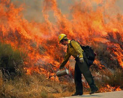 阻燃材料是否可燃？阻燃服怎么阻止被灼傷？