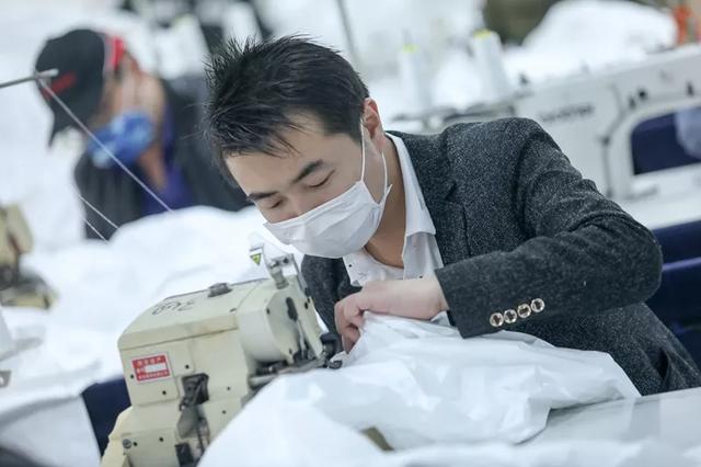 防護服緊缺？這家僅用了5天時間轉產防護服，日產量已達9000件