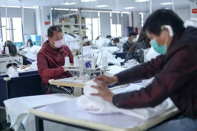 防護服緊缺？這家僅用了5天時間轉產防護服，日產量已達9000件