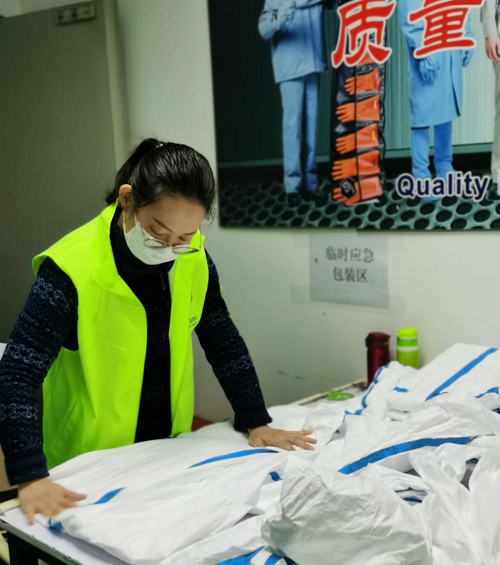 綠馬甲&ldquo;浦東青年志愿者&rdquo;，的一次晚班志愿服務