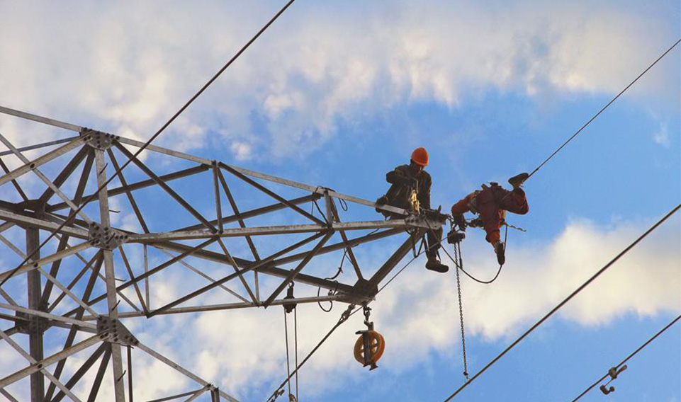 如何穿戴安全帶，穿好后又應該做哪些檢查