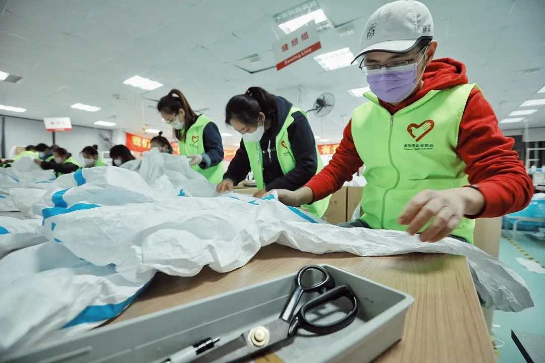 2.jpg這些“守護者”們在上海誠格干了件大事!——20天,750人次,經手近4萬件防護服!