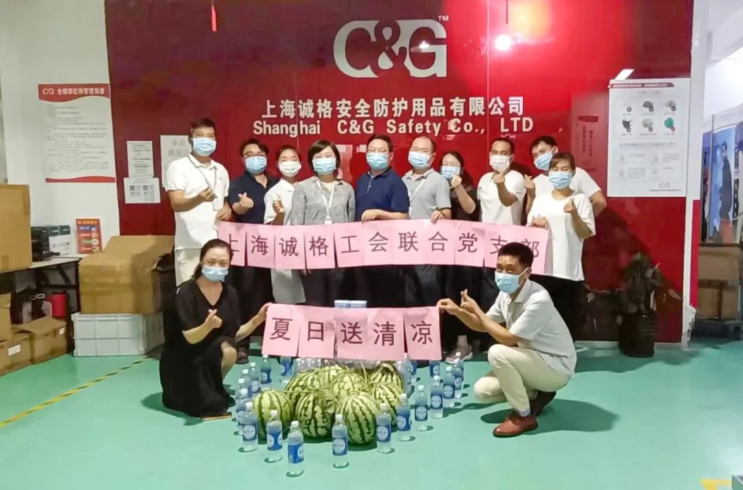 上海誠格工會聯合黨支部“夏日送清涼”工廠慰問活動